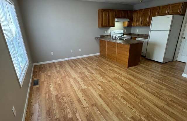 Desirable Bo Drive Duplex! Gallery 2