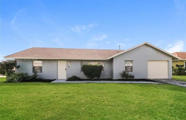 2152 NE 1st Ct photos photos