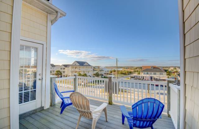 *Seasonal Rental* at Summer Winds 205: 3 Bedroom + Loft on Topsail Island - 3 month lease required Gallery 3