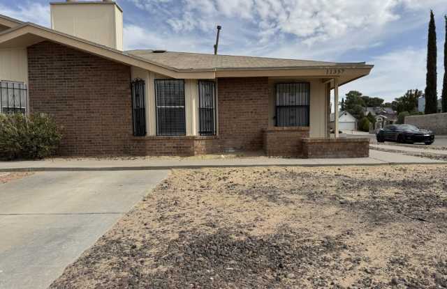 11357 LAKE ERIE Drive Gallery 2