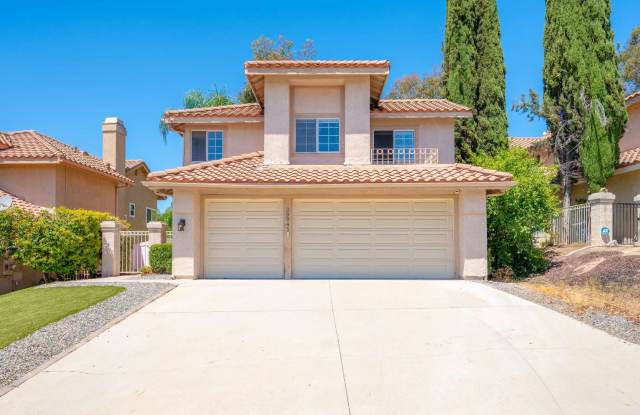 Murrieta - 2-story 5 bed / 2.5 bath Home with A/C, Garage, Laundry + More! Gallery 1