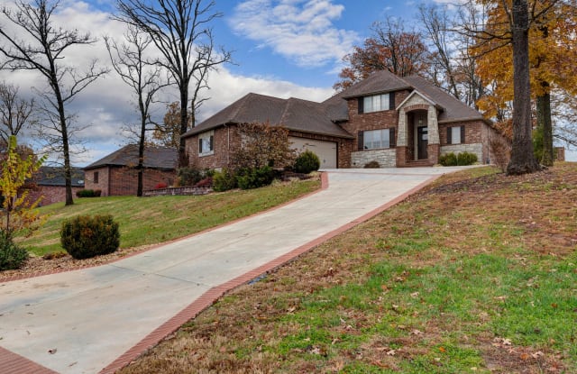 2611 East Old Ivy Street - 2611 East Olde Ivy Street, Springfield, MO 65804