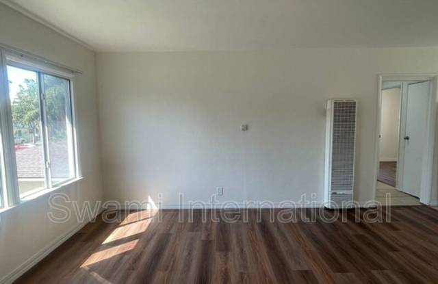 622 1/2 E. 97th Gallery 4
