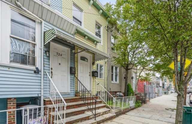 322 12TH ST - 322 12th Street, Union City, NJ 07087