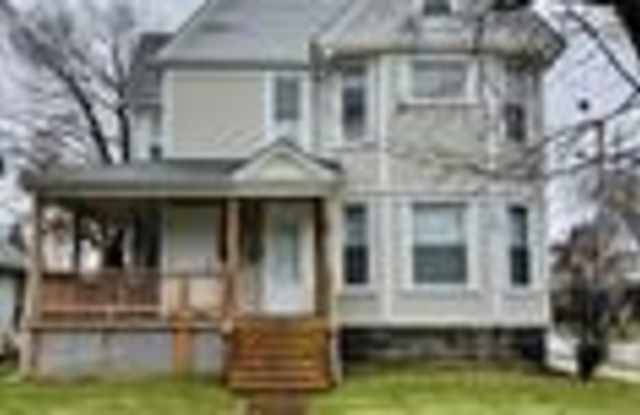 69 Oakdale Avenue - 2 photos photos