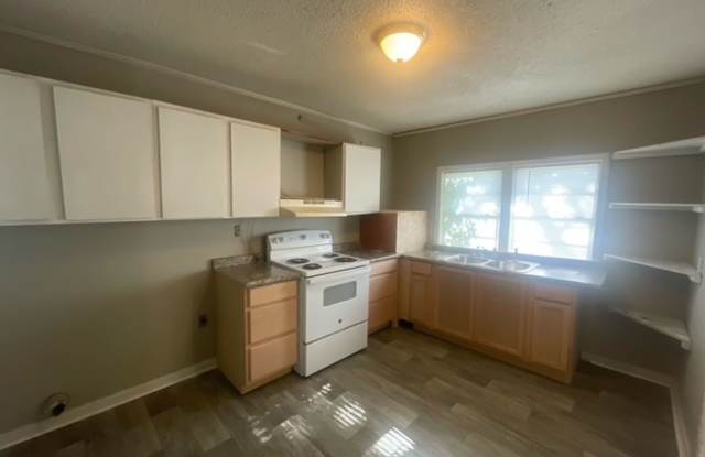 Renovated 2 Bedroom 1.5 Bath Home for Rent!! Gallery 3