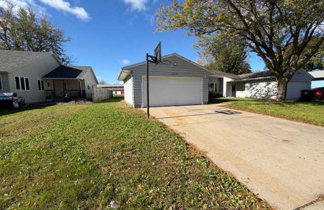 Spacious 3-Bed, 2-Bath Brandon Home with Finished Basement & 2-Stall Garage Gallery 1