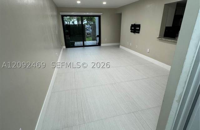 9405 Fontainebleau Blvd Gallery 3