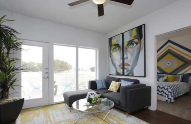 1462 Main St Gallery 3