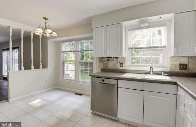 1715 LARKMEADE DR Gallery 4