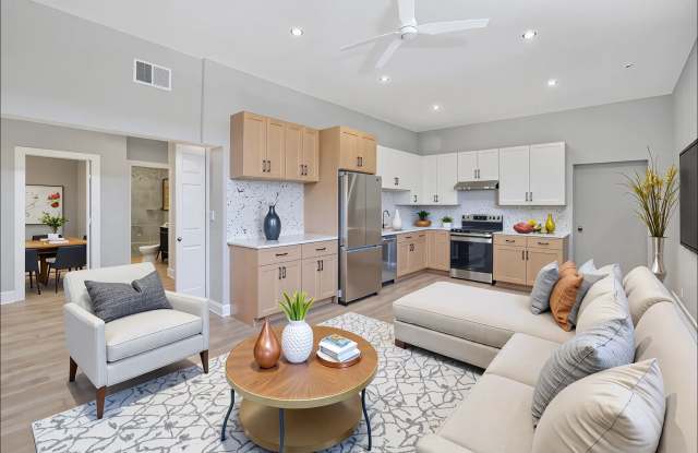 6240 W Belmont Ave photos photos