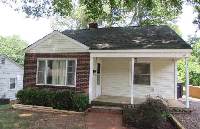 Cozy 2 Bed/1 Bath Home in Statesville - Covered Front Porch photos photos