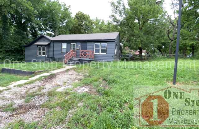 Beautiful 4 Bedroom 2 Bathroom Home in Kansas City! photos photos