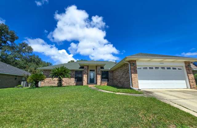 3 bedroom 2 bath home located in the Estates of Marcus Lake in Pensacola! Gallery 1