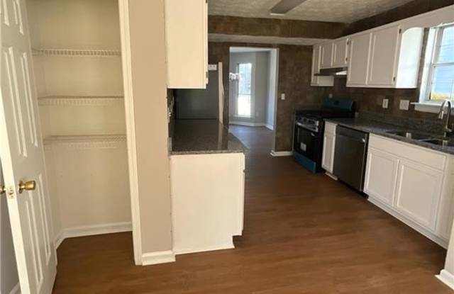 5310 Lakebrooke Run Gallery 4