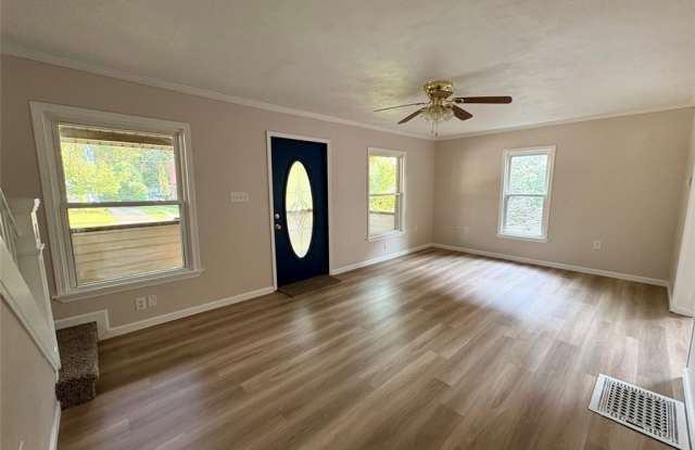 605 Sackett Avenue Gallery 2