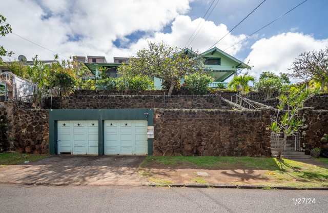 $4,795 / 2BR + Storage Room • 3BA • 2,194 SF – Classic Punchbowl Main Home with Ocean, City & Mountain Views photos photos