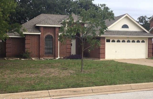 1049 Acorn Ln - 1049 Acorn Lane, Burleson, TX 76028