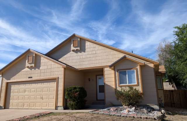 RANCH 4 BED/2 BATH WITH FINISHED BASEMENT AND 2 CAR GARAGE! Gallery 1