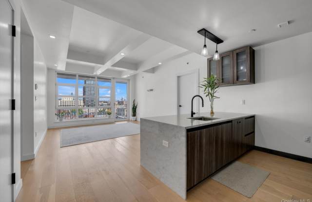 5-33 48th Avenue Gallery 3