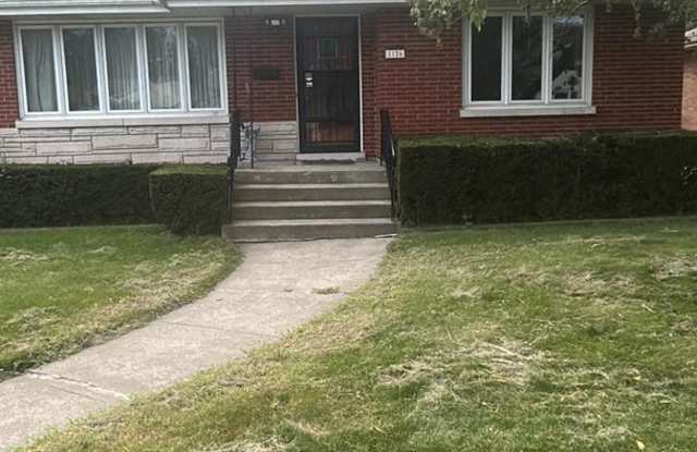 5-BED 2-BATH SINGLE FAMILY HOME IN HAMMOND, INDIANA | VOUCHER FRIENDLY photos photos