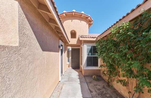 47626 Calle Diamante Gallery 1