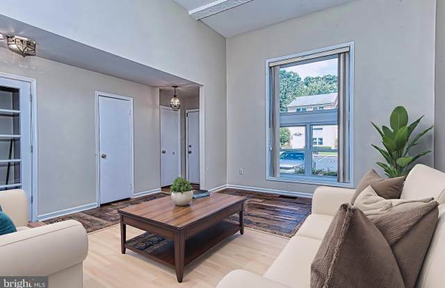 8467 IVY GLEN Court Gallery 3