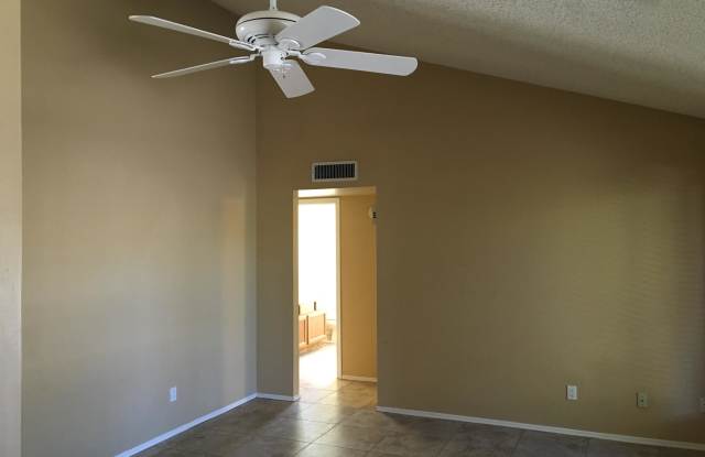 1251 E DIVOT Drive Gallery 3