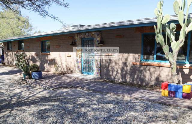 4 bedroom 2 bath with washer and dryer/ large yard - 3955 East Paseo Grande, Tucson, AZ 85711