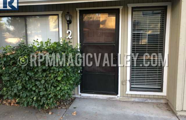 747 Meadows Drive #2, 2 Bed, 1.5 Bath Gallery 4