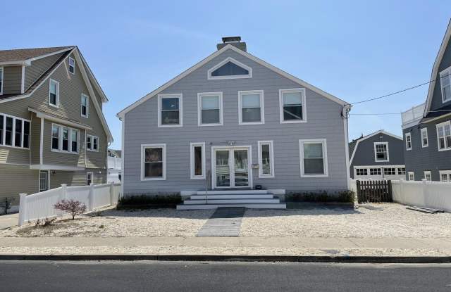 17 1st Avenue Gallery 2