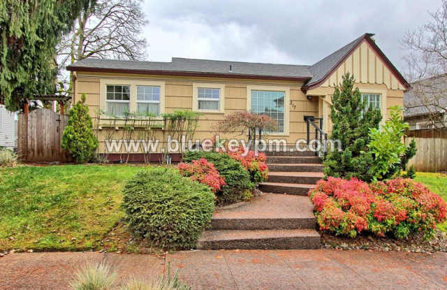 3 Bed, 2 Bath Cottage in Uptown Vancouver with 2 Bedrooms on Main, Home Office and Bonus Room photos photos