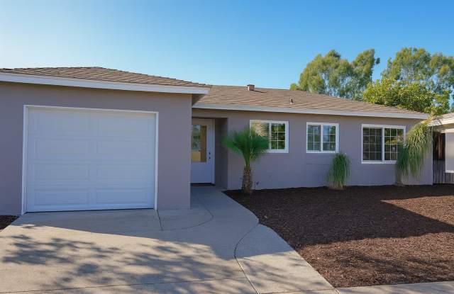 7 Bed 3 Bath House on Tipton- Great for Big Groups!! photos photos