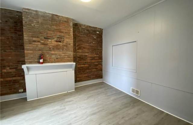 271 N Dithridge St Gallery 3