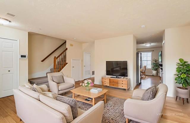 Spacious Townhome with 2 assigned parking spots photos photos