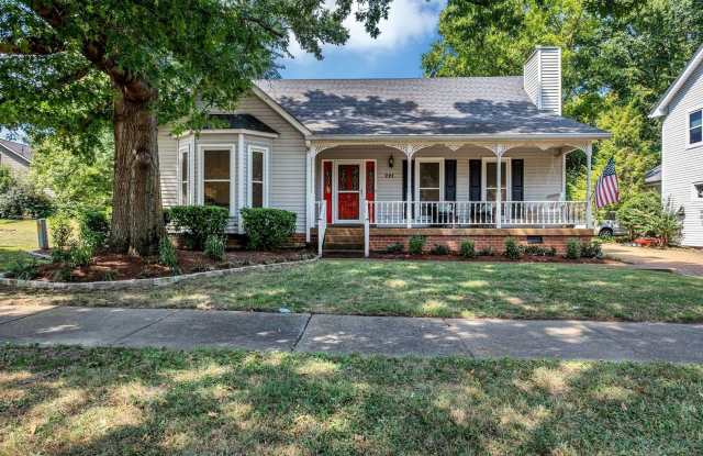 3 Bedroom Home (4th bed option) with 2 Car Garage in Downtown Franklin Gallery 1
