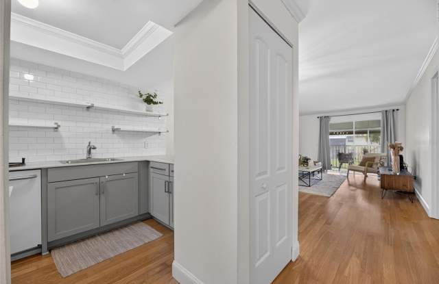 3812 N OAK Drive Gallery 4