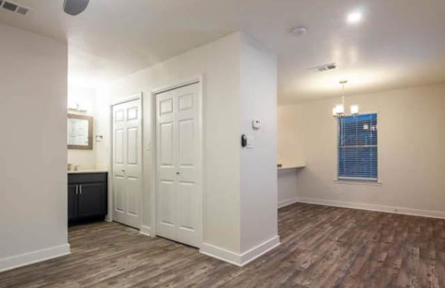 4132 Victory Dr Gallery 2