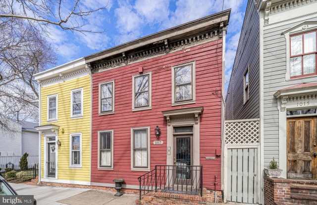 1017 QUEEN Street unit: 2 photos photos