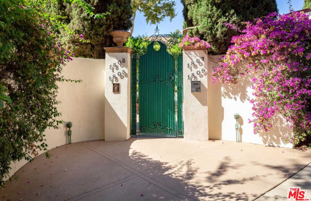 1805 COURTNEY Avenue Gallery 2