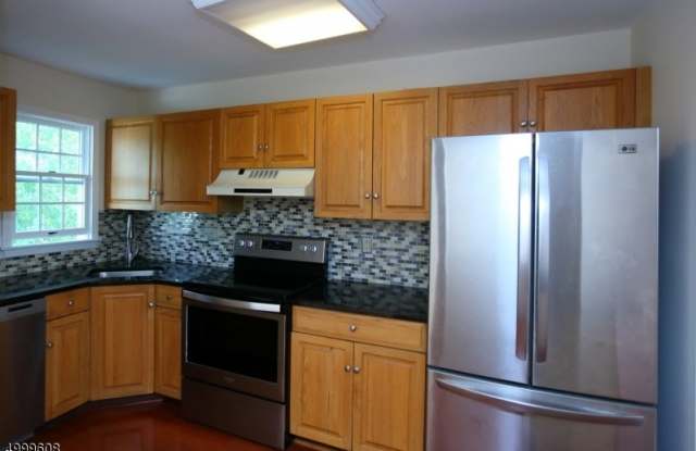 370 Potomac Dr Gallery 2