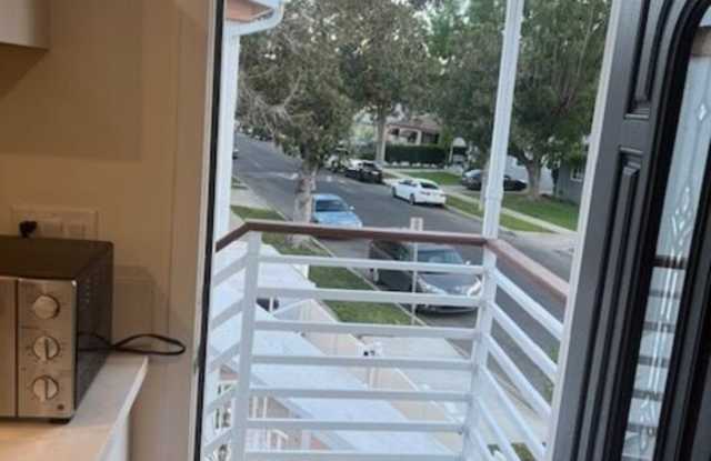 15524 Sylvan St Gallery 2
