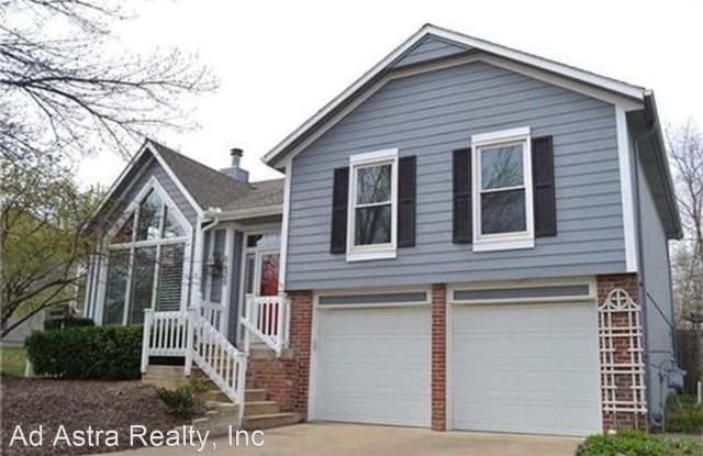 6438 Hilltop St - 6438 Hilltop Street, Shawnee, KS 66226