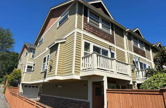 Bryant Townhouse - 3906 Northeast 50th Street, Seattle, WA 98105