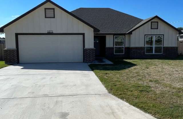 1071 Fieldstone Dr - 1071 Fieldstone Drive, Lampasas, TX 76550