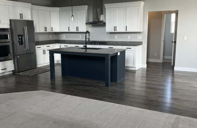 Three Bed, Two and Half Bath Home in Eagle Mountain Gallery 4