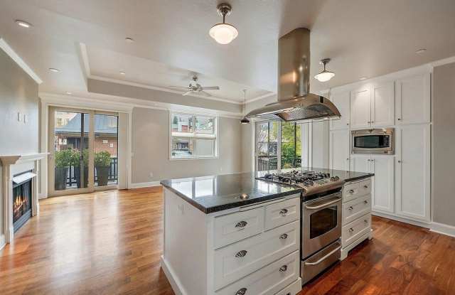 One bedroom condo in the heart of Downtown Ashland | Available October Gallery 4