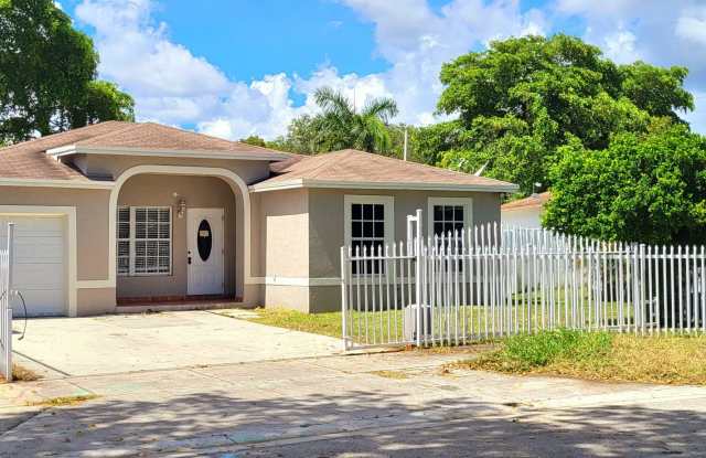 26830 Southwest 134th Place Gallery 1