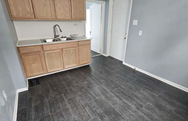 Lower 2 bedroom unit East Side - 647 East 11th Street, Erie, PA 16503