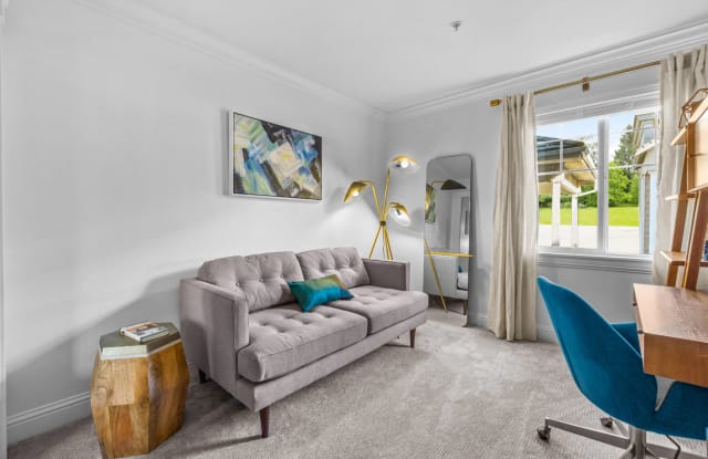 VILLAGGIO ON YARROW BAY Gallery 4